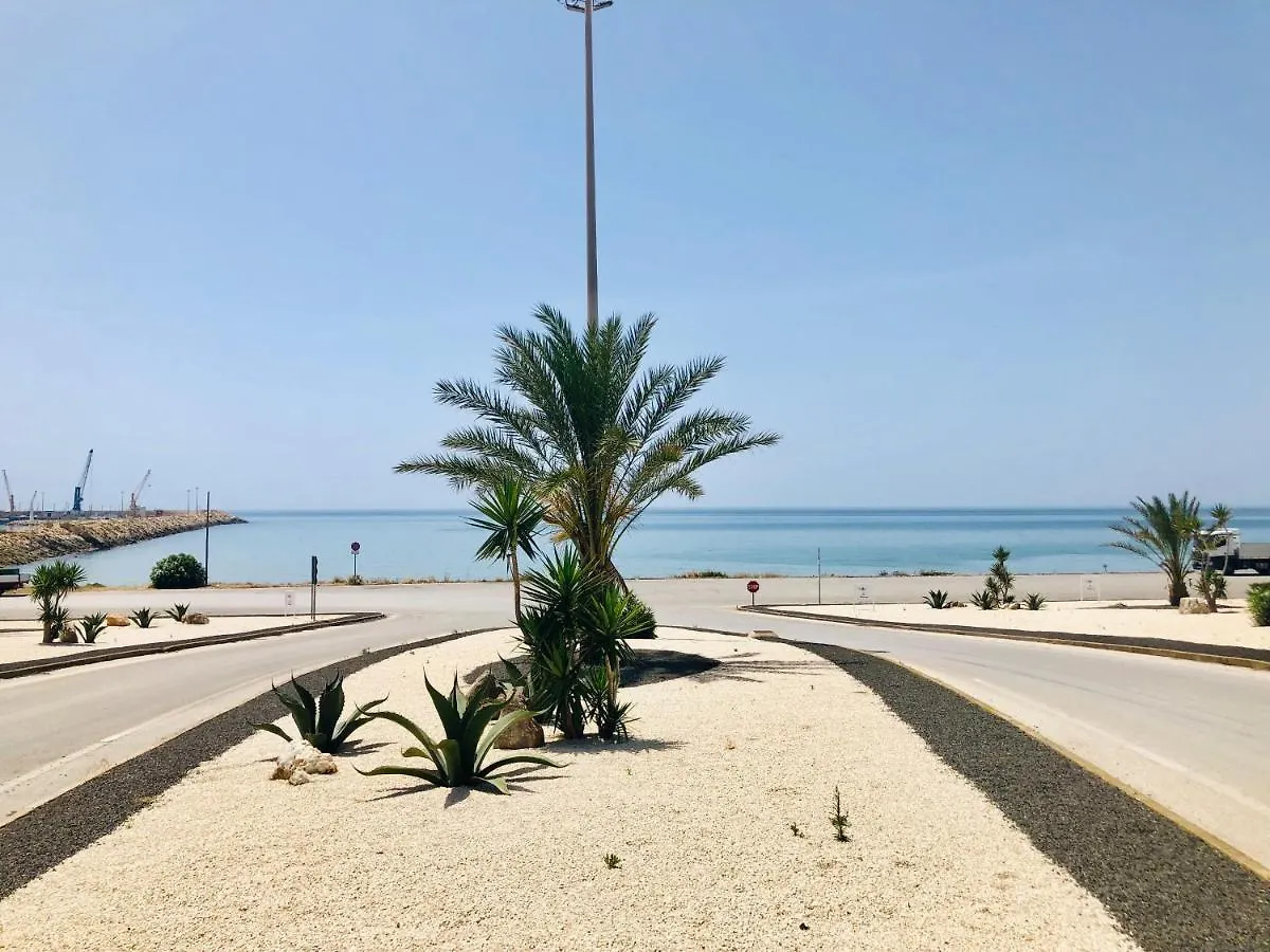 לינה וארוחת בוקר Sea Beach פוצאלו